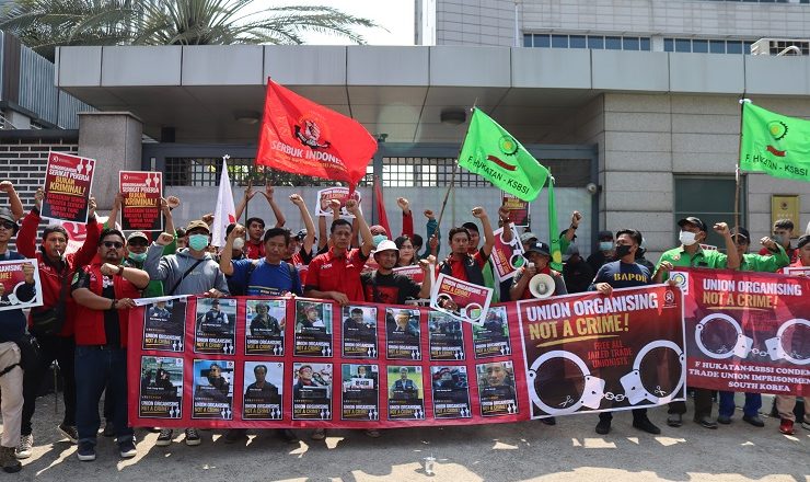 Massa Aksi Solidaritas Geruduk Kantor Kedubes Korsel di Jakarta Tuntut Bebaskan 16 Aktivis Buruh Korsel